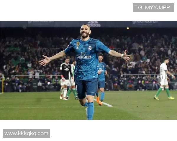 本泽马:从足球天才到世界级前锋的传奇旅程与成就解析 本泽马:从足球天才到世界级前锋的传奇旅程与成就解析